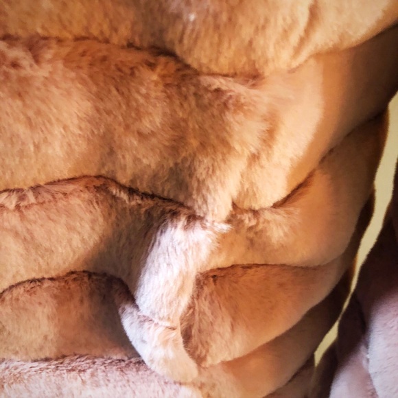 NWOT- Rose Reversible Faux Fur Jacket - Picture 7 of 8